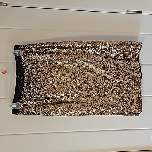 Nikibiki Gold Sequin Skirt (S) - Picture 2 of 4